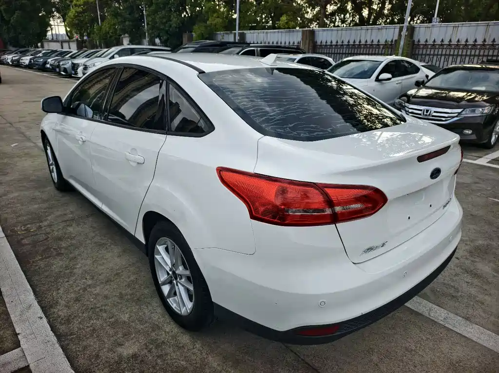 Focus Sedan 1.6 L Auto Style Smart Travel