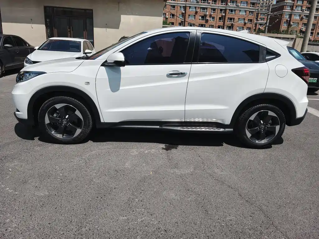Vezel 1.8 L CVT 2 WD Pioneer