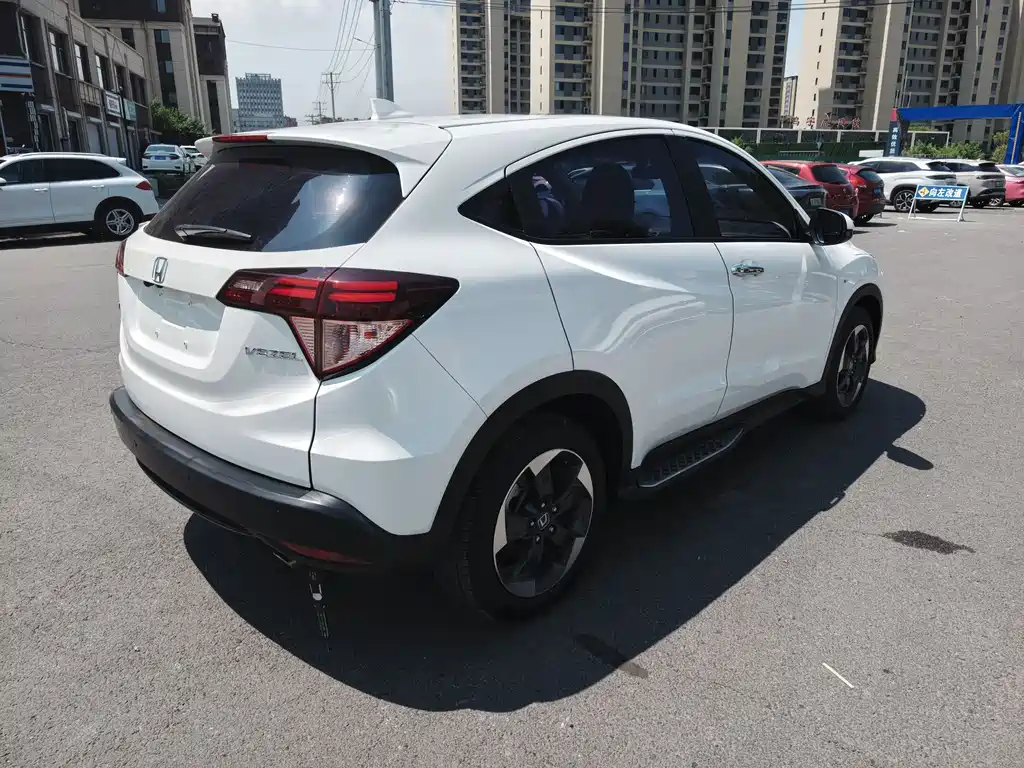 Vezel 1.8 L CVT 2 WD Pioneer