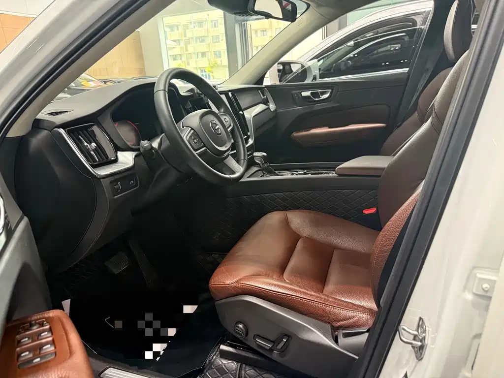 Volvo XC60 T5 4 WD Smart Ease CN-V