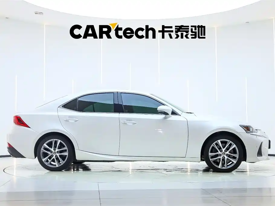 Lexus IS 300 Sharp Style