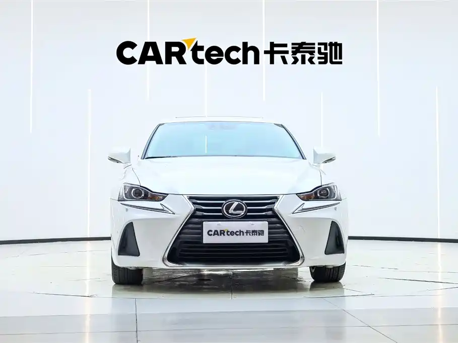 Lexus IS 300 Sharp Style