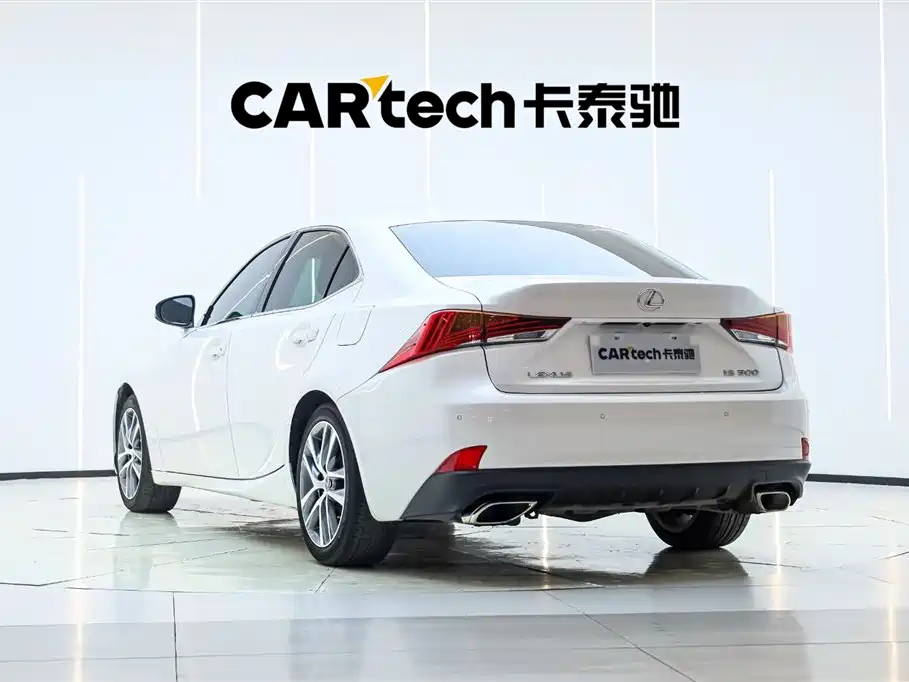 Lexus IS 300 Sharp Style