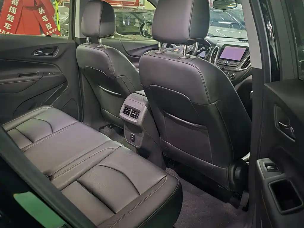 Equinox 探界者 2018款 RS 550 T 自动四驱拓界版
