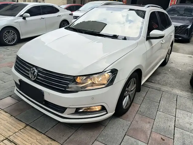 Volkswagen Gran Lavida 230 TSI DSG Comfort
