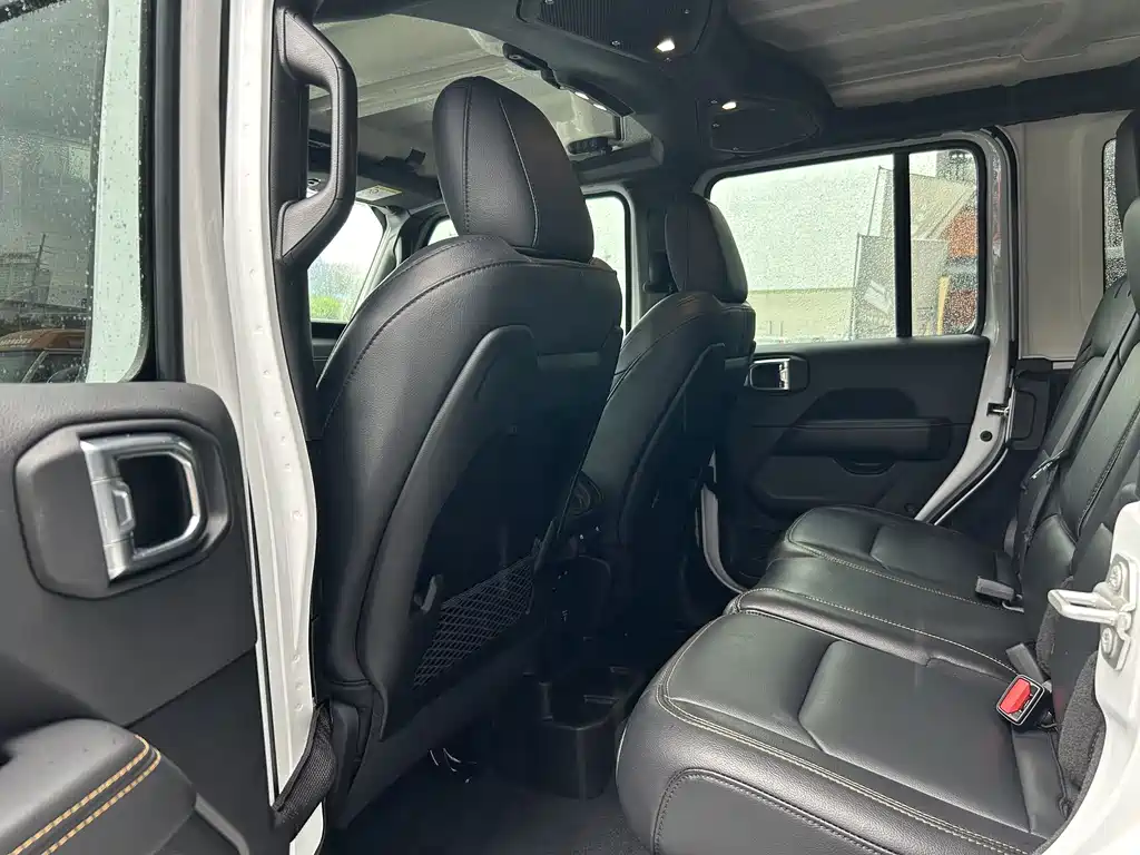 Wrangler 2.0 T Sahara 4-door