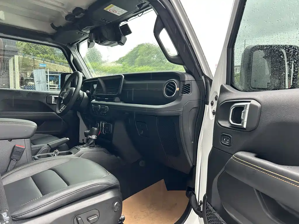 Wrangler 2.0 T Sahara 4-door
