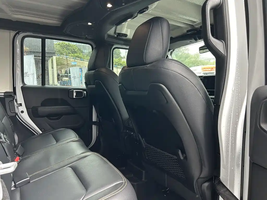 Wrangler 2.0 T Sahara 4-door