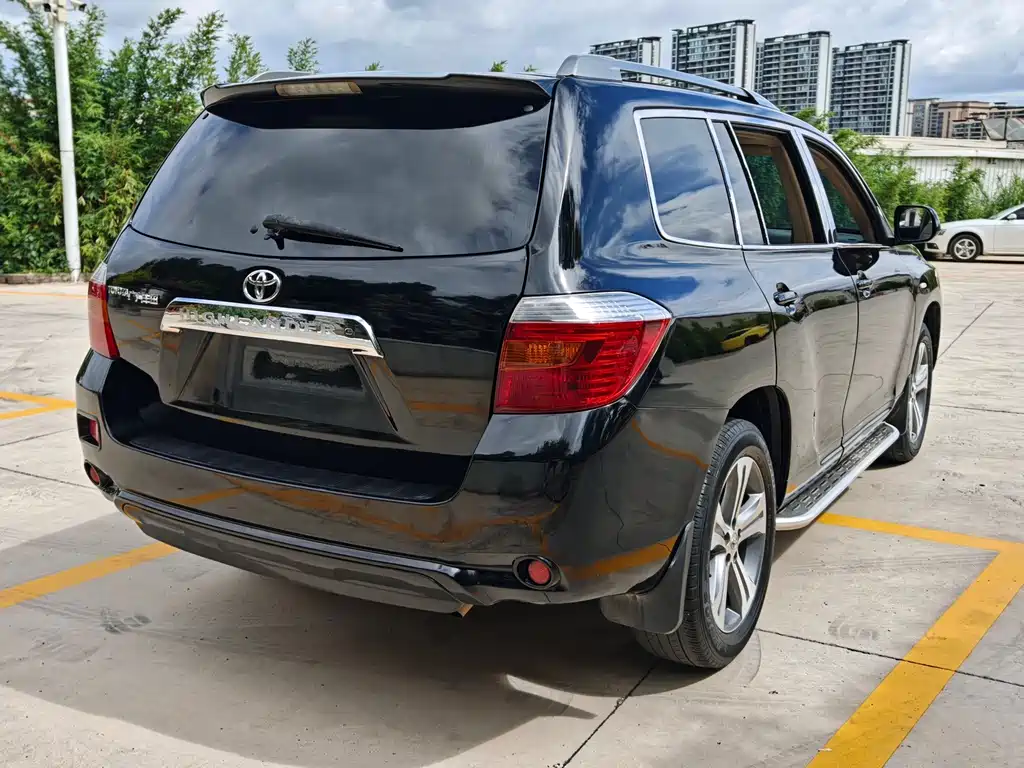 Highlander 2.7 L 2 WD 7-seat Luxury