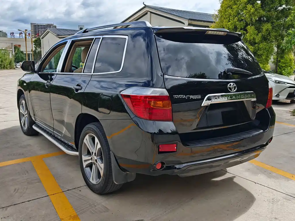 Highlander 2.7 L 2 WD 7-seat Luxury