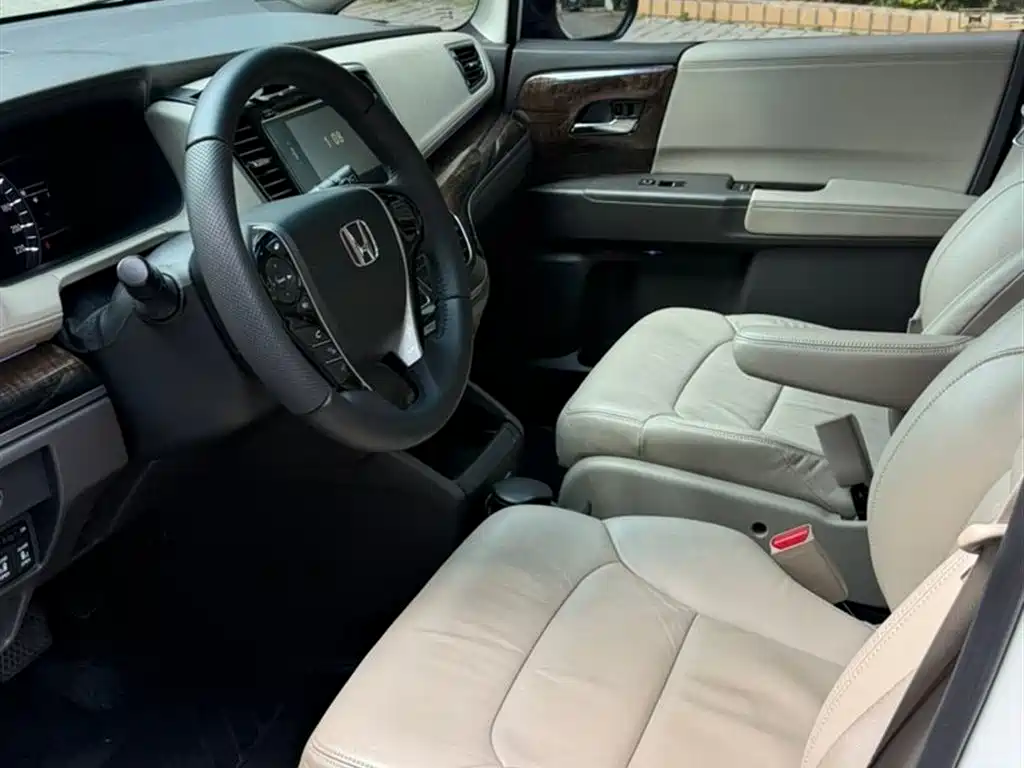 Odyssey Facelift 2.4 L Luxury