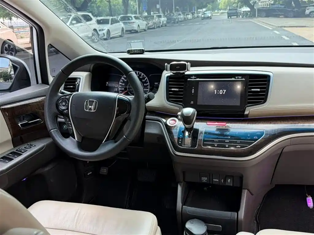 Odyssey Facelift 2.4 L Luxury