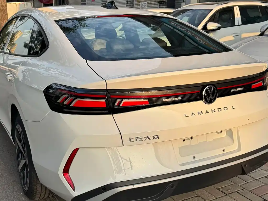 Lamando Lamando L 300 TSI