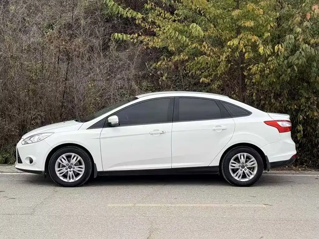 Focus Sedan 1.6 L Auto Comfort