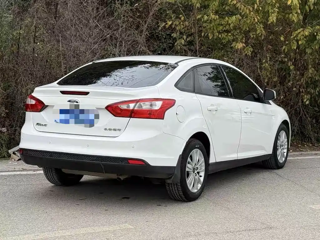 Focus Sedan 1.6 L Auto Comfort