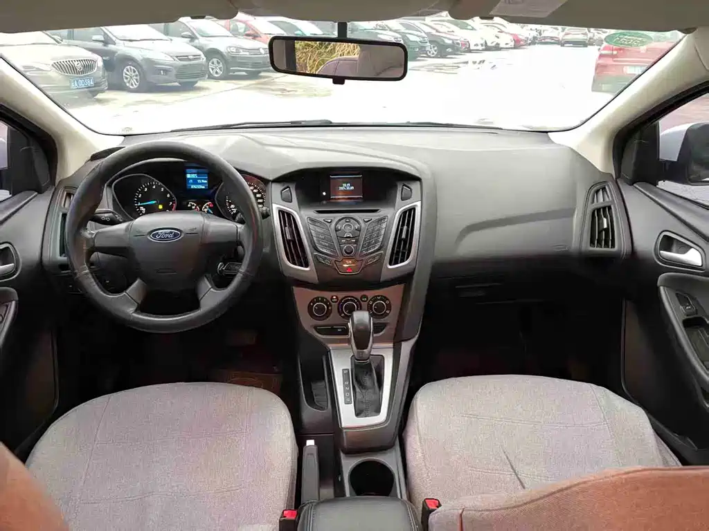 Focus Sedan 1.6 L Auto Comfort
