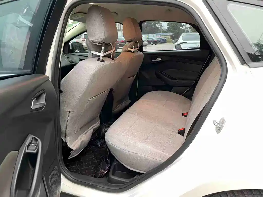 Focus Sedan 1.6 L Auto Comfort