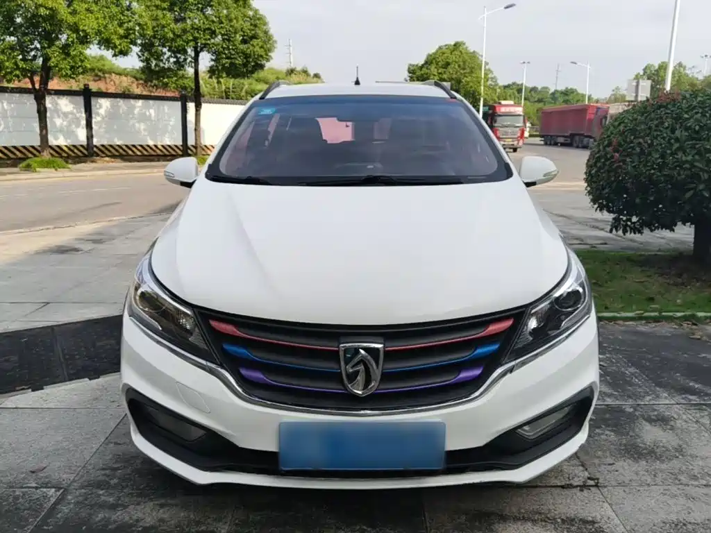 Baojun 310 W 1.5 L Manual Fashion CN-V