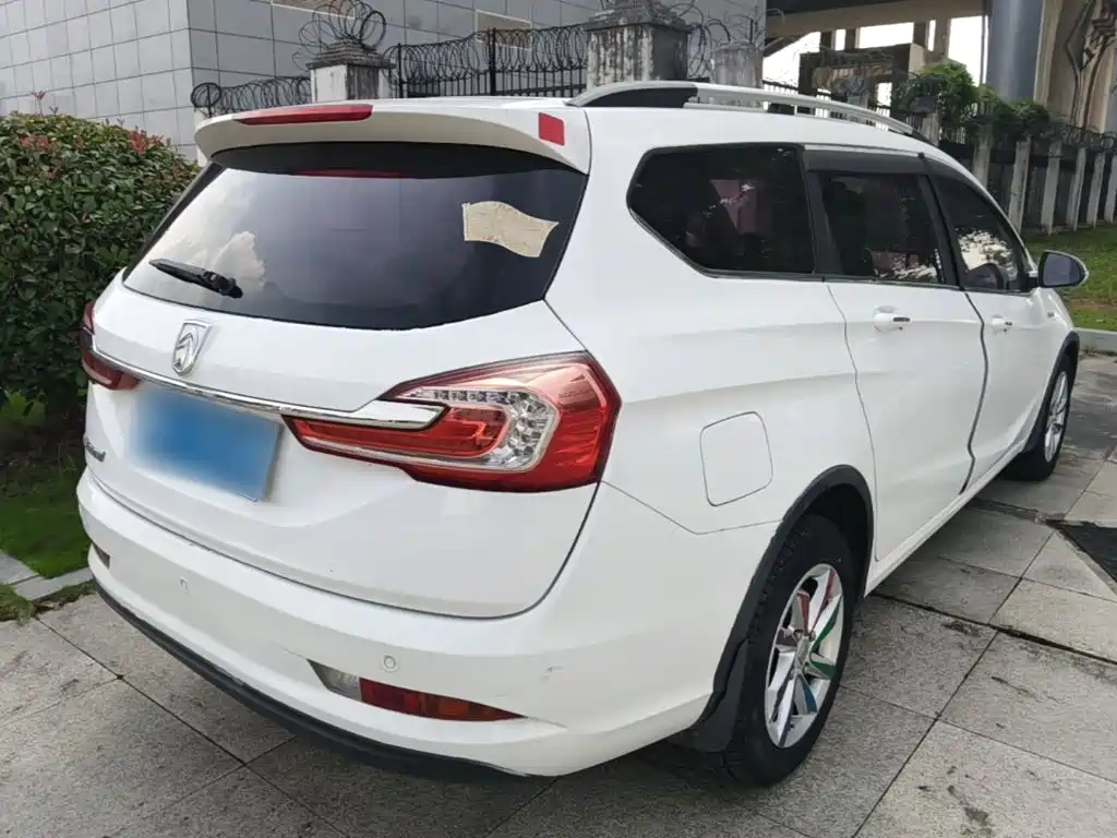 Baojun 310 W 1.5 L Manual Fashion CN-V