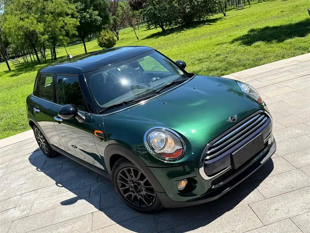 MINI 1.5 T COOPER Ice Blue Limited 5-door