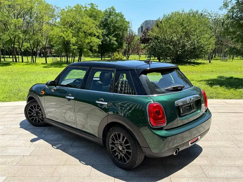 MINI 1.5 T COOPER Ice Blue Limited 5-door