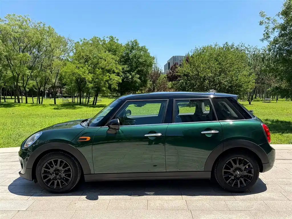 MINI 1.5 T COOPER Ice Blue Limited 5-door