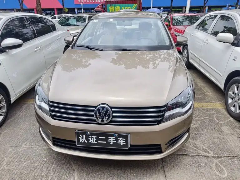 Volkswagen Bora 1.6 L Auto Fashion