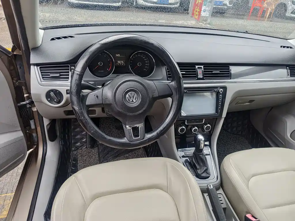 Bora 1.6 L Auto Fashion