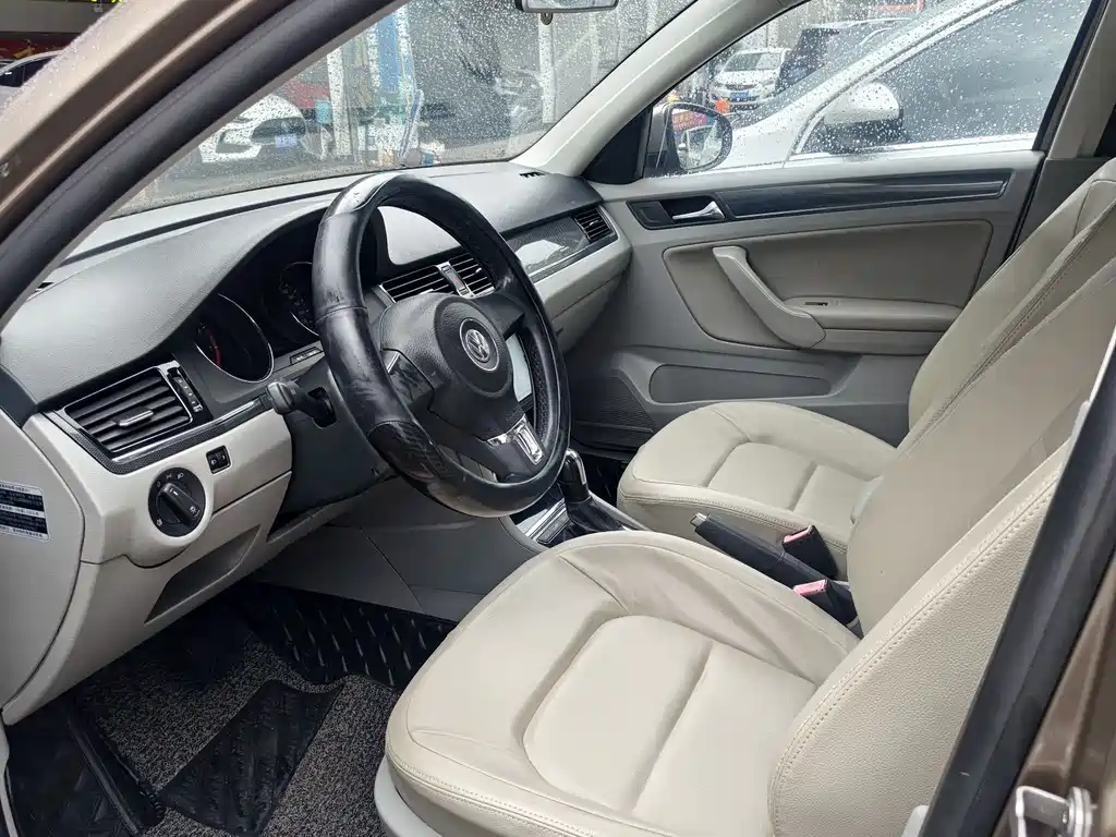 Bora 1.6 L Auto Fashion