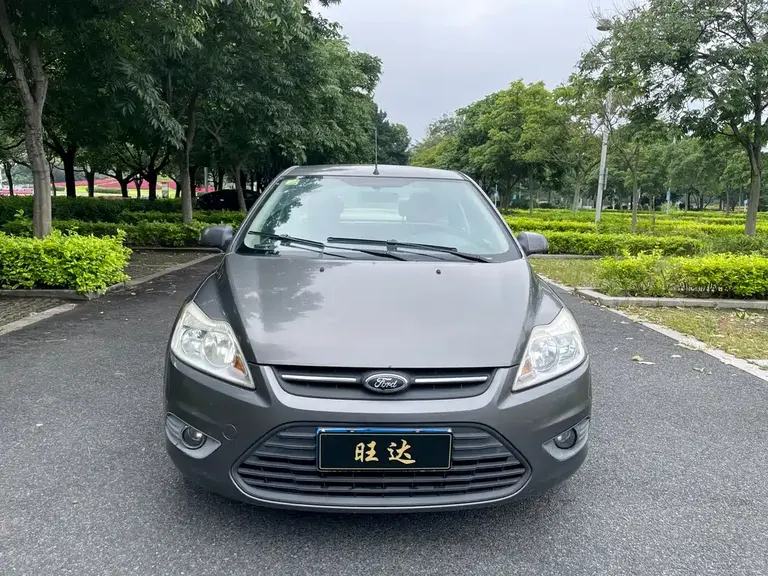 Ford Focus Sedan Classic 1.8 L Manual Basic