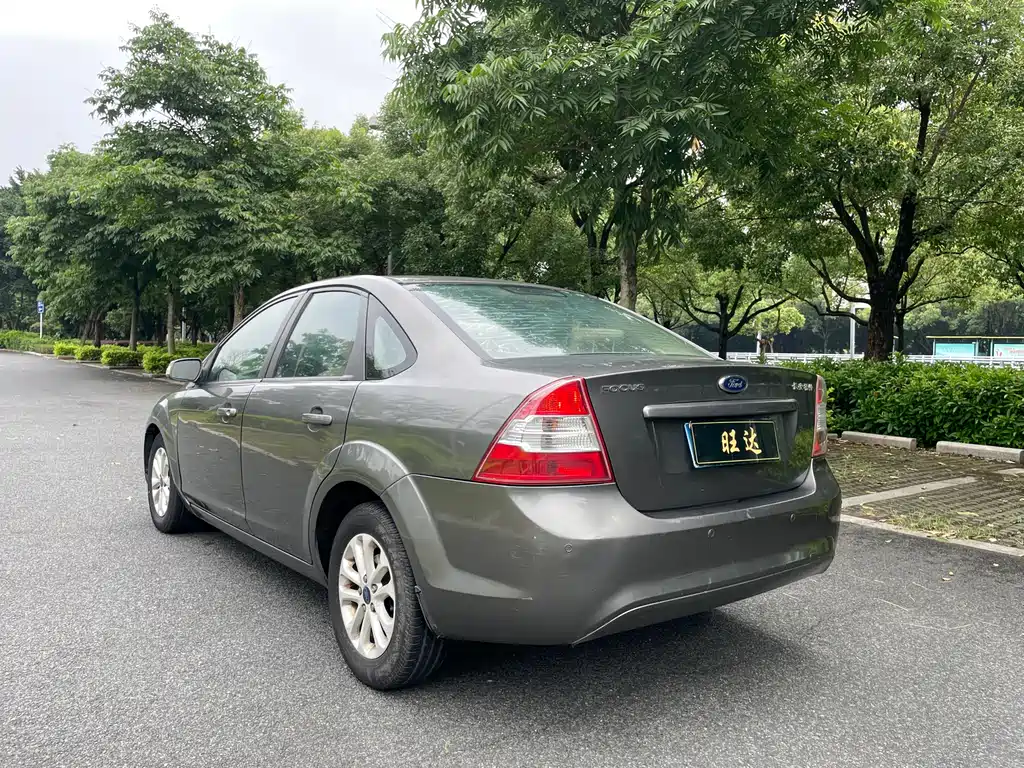 Focus Sedan Classic 1.8 L Manual Basic