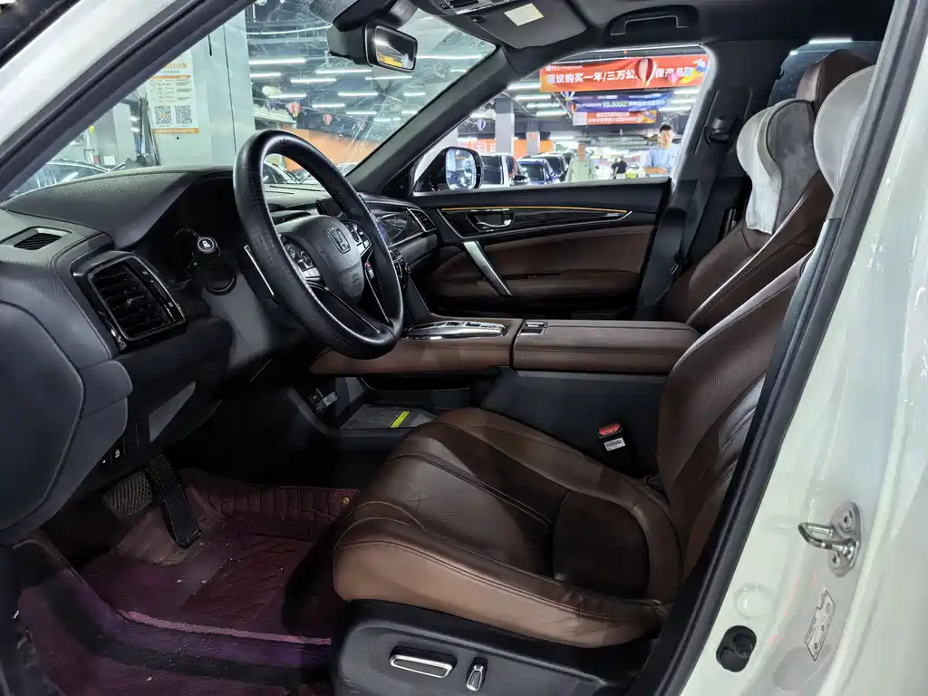 Honda UR-V 370 TURBO 4 WD Premium