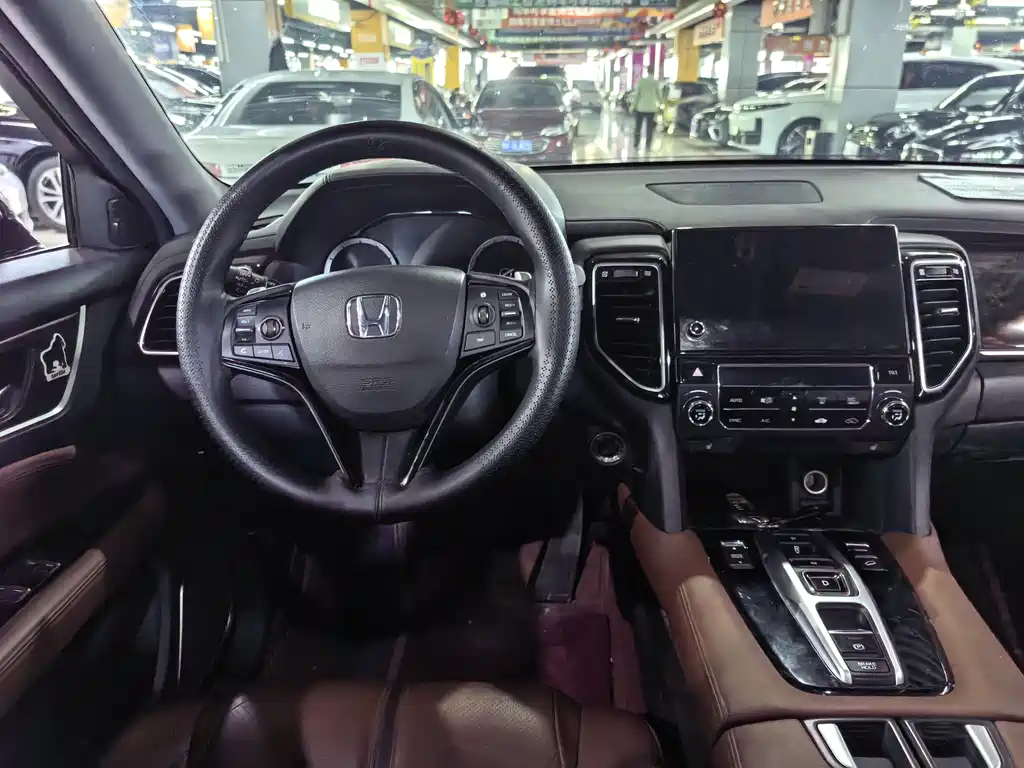 Honda UR-V 370 TURBO 4 WD Premium