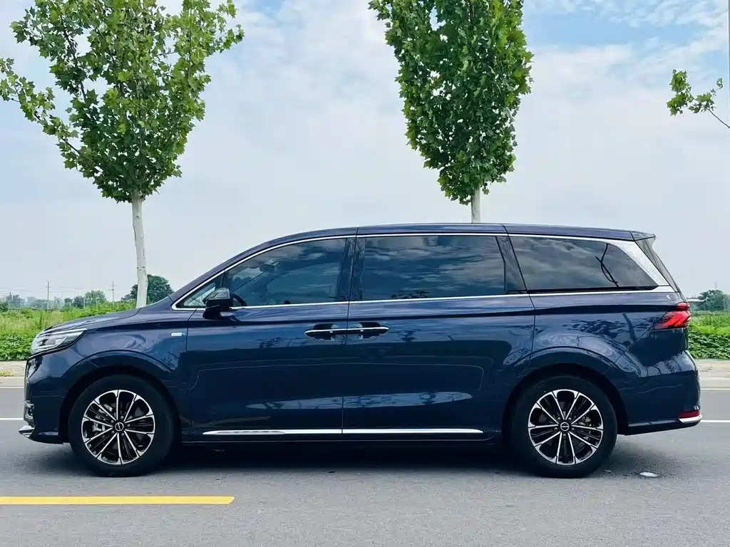 Roewe iMAX8 400 TGI Supreme Series Honored
