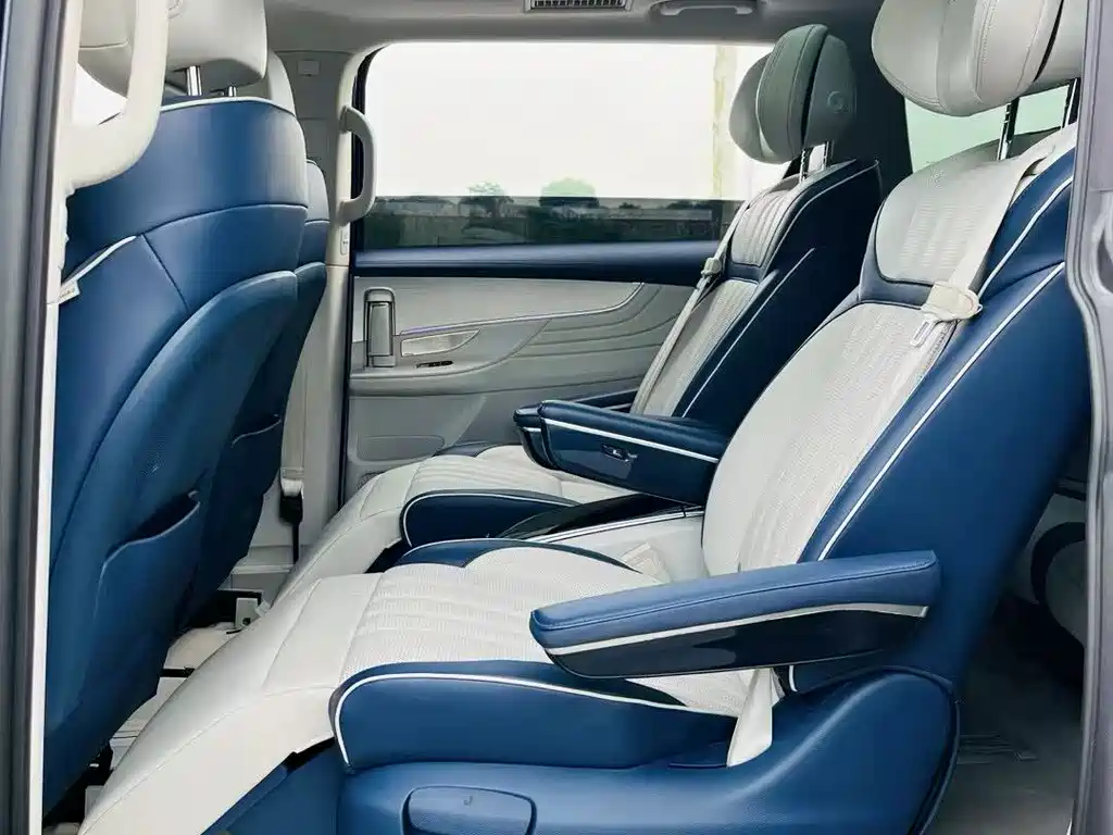 Roewe iMAX8 400 TGI Supreme Series Honored