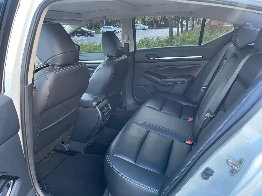 Teana 2.0 L XL Comfort