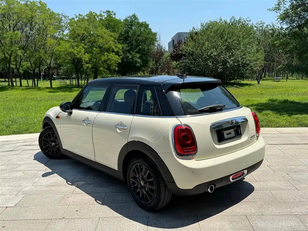 MINI 1.5 T COOPER Fun 5-door