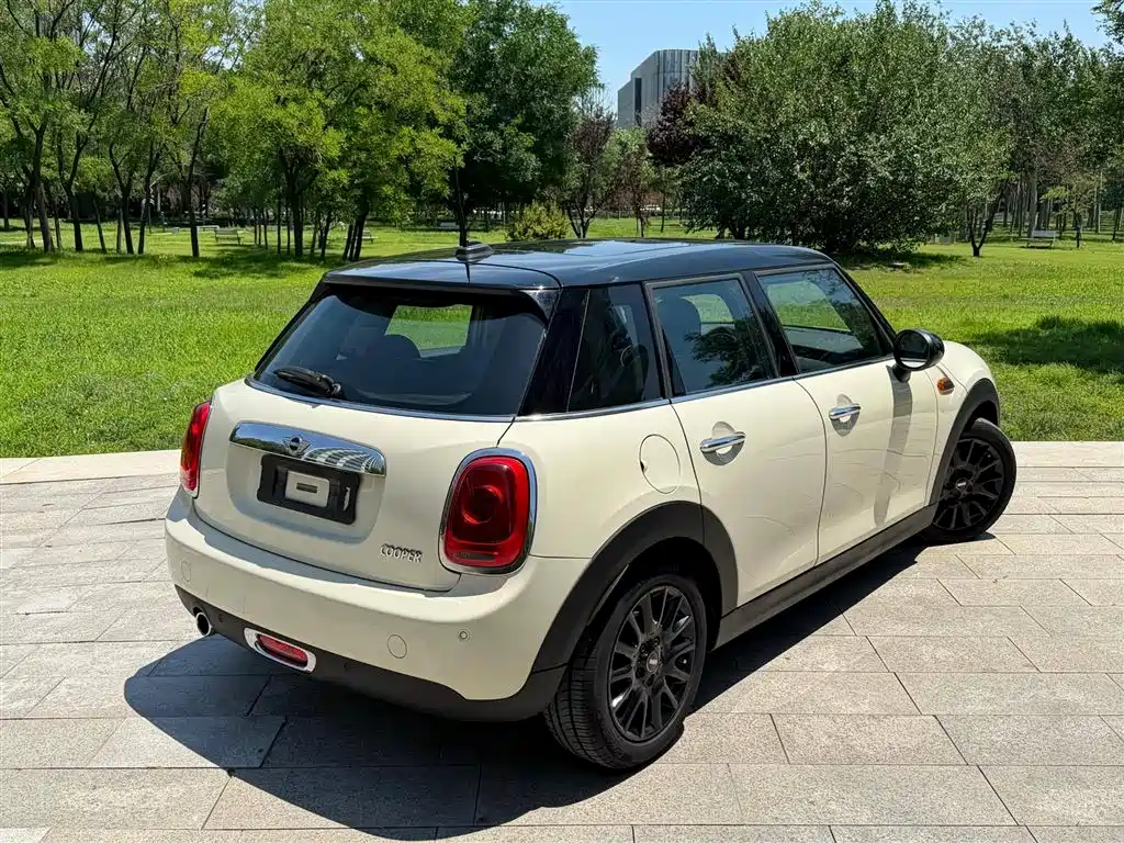 MINI 1.5 T COOPER Fun 5-door
