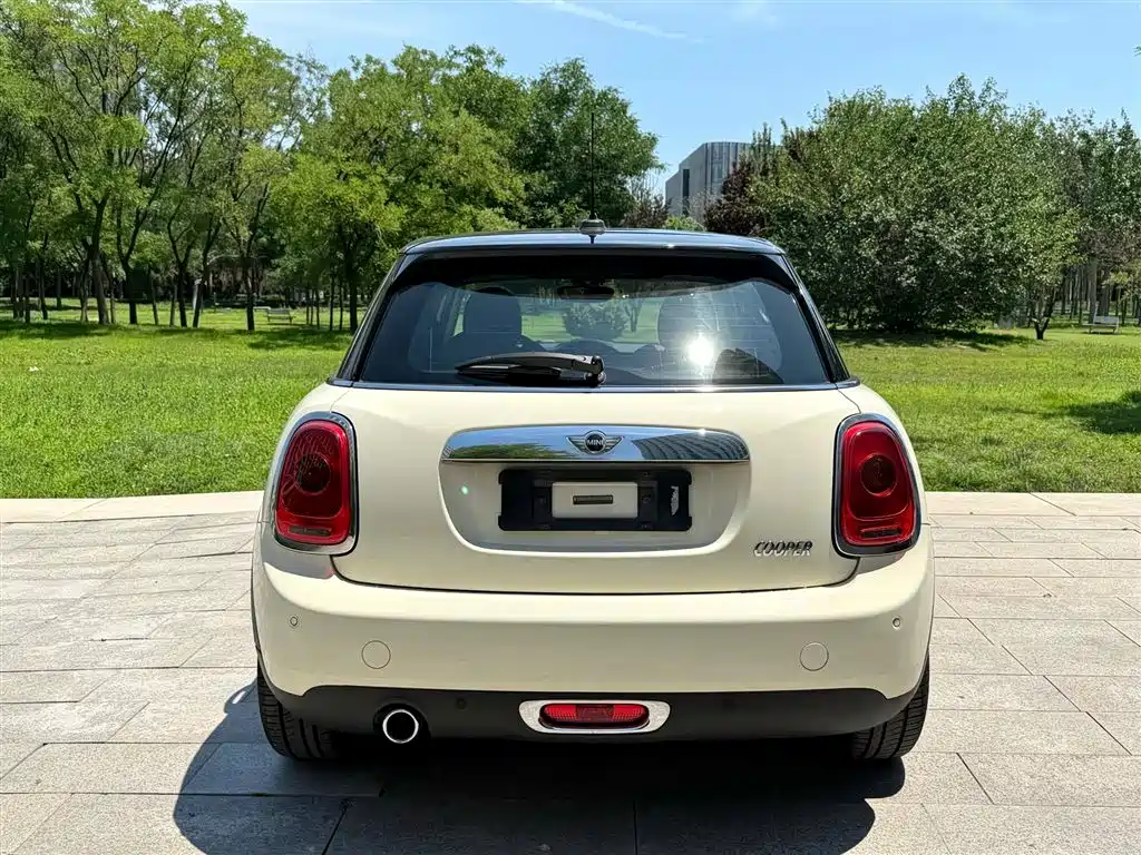 MINI 1.5 T COOPER Fun 5-door
