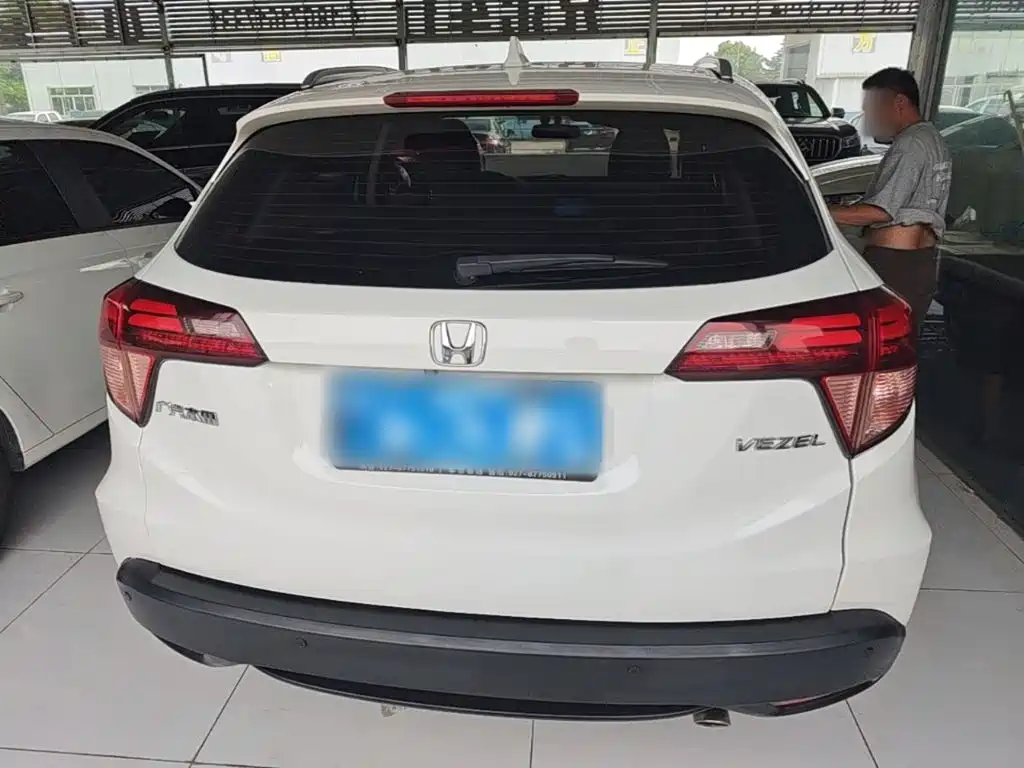 Vezel 1.8 L CVT 2 WD Pioneer