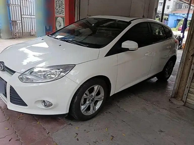 Ford Focus Hatchback 1.6 L Auto Style