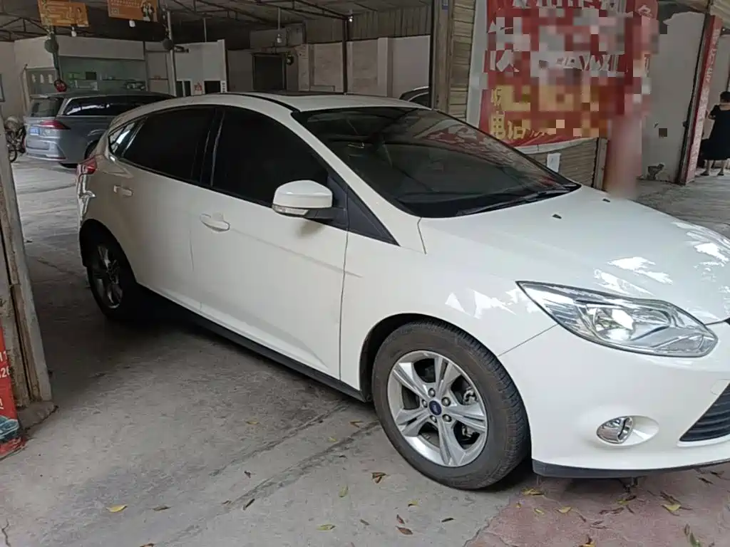 Focus Hatchback 1.6 L Auto Style