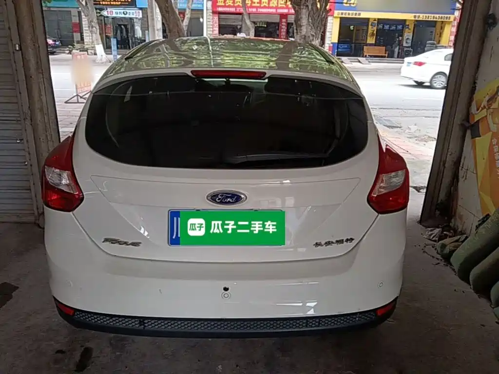 Focus Hatchback 1.6 L Auto Style
