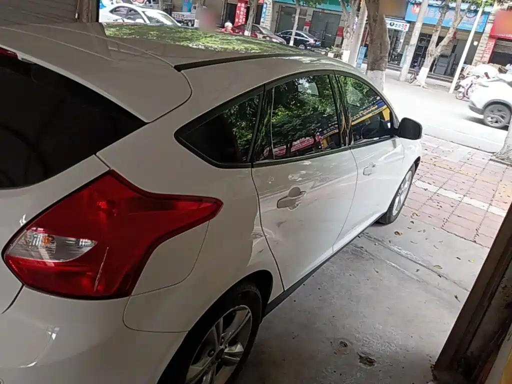 Focus Hatchback 1.6 L Auto Style