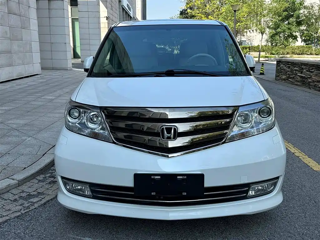 Elysion 2.4 L VTi-S Distinguished