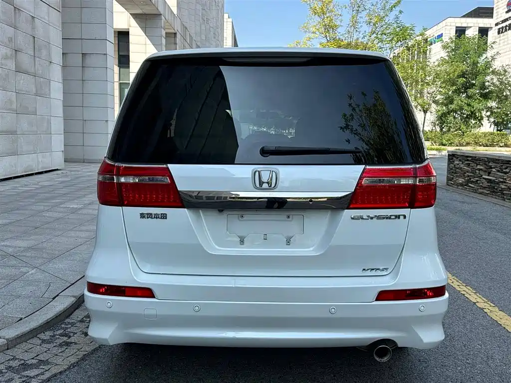 Elysion 2.4 L VTi-S Distinguished