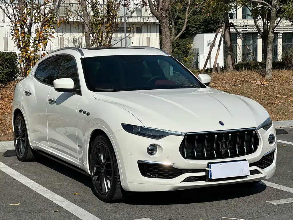 Levante 3.0 T Luxury