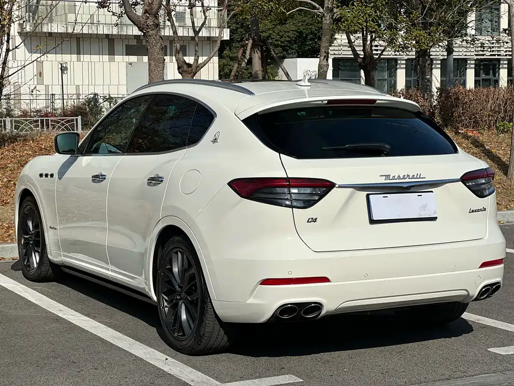 Levante 3.0 T Luxury