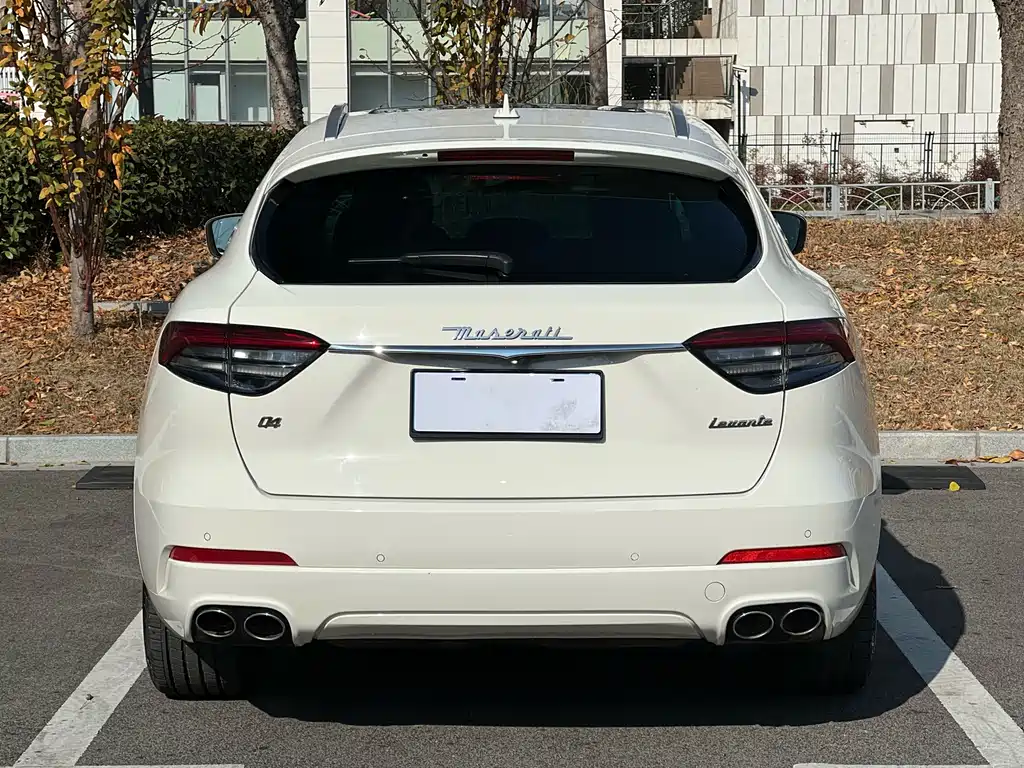 Levante 3.0 T Luxury
