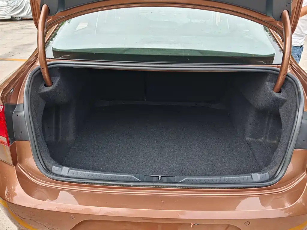 Lamando 280 TSI DSG Comfort